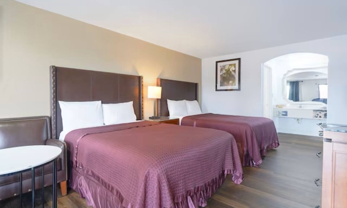 San Augustine Hotel | 3 Best Deal Rooms: 2 Full Beds Non-Smoking Room off Freeway.