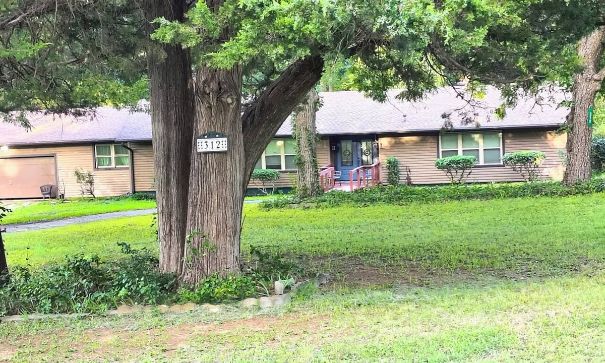 Wills Point House | 3 BR on 1.3 acres @ Lake Tawakoni 1mi fr state park!