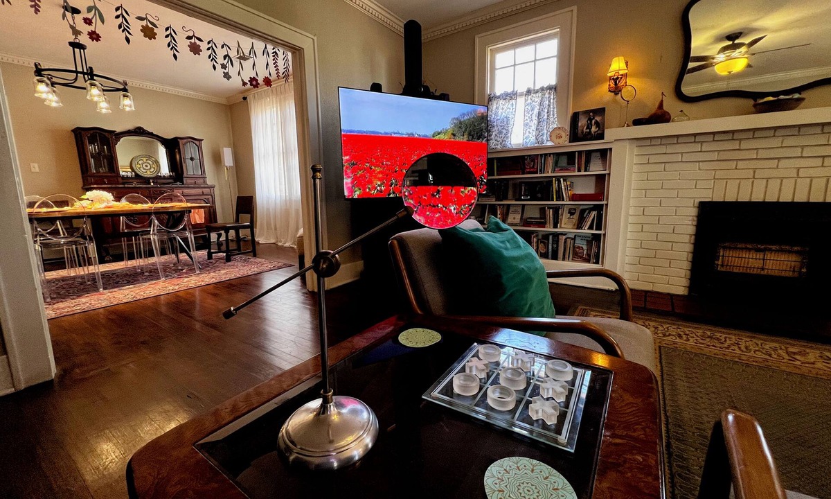 Hattiesburg House | 3 BR sleeps 6. You’ll have it “made in the shade” of this 100-year old live oak.