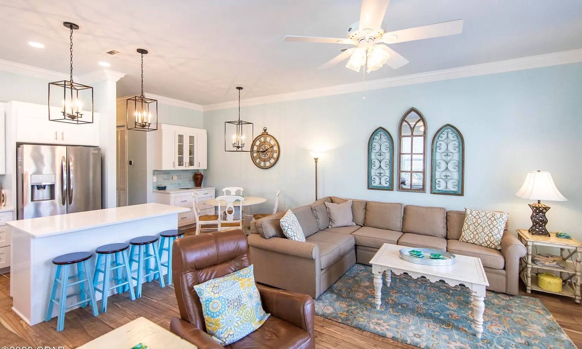 Fort Bay House | 3 mins to the Sand, Beachfront Pool!