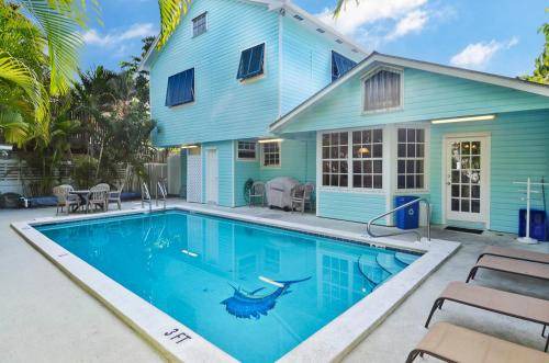 Uptown - Upper Duval House | 319 m² House ∙ 1 bedroom ∙ 12 guests