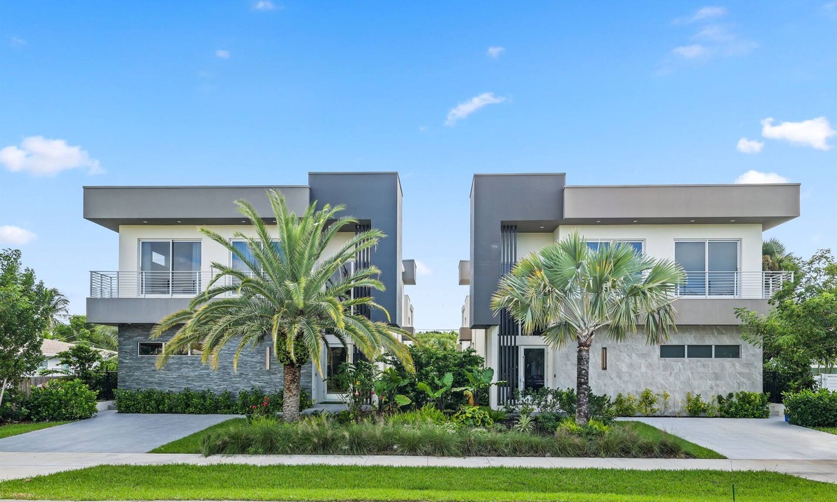 Delray Beach House | 335 | Walk to the Ave | Sleeps 25 | Pool & Spa | FreeBee Zone | by DelrayNightly
