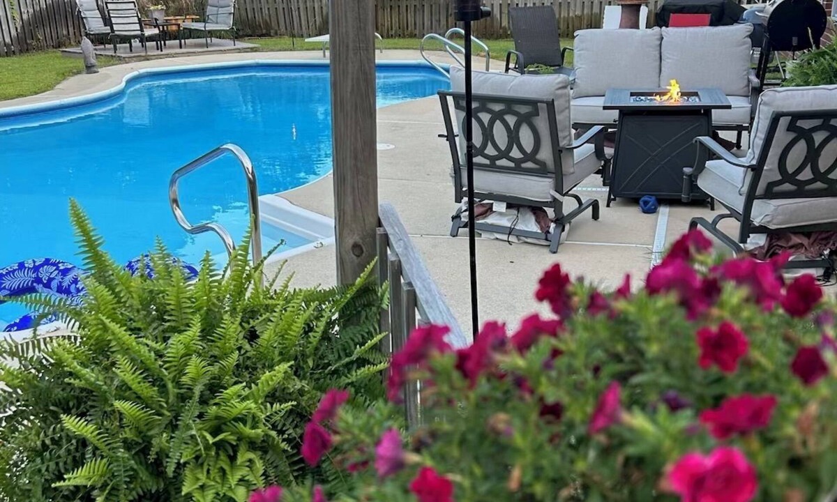 Gulf Breeze House | 3B 2bath House in charming Gulf Breeze with private pool and privacy fence.