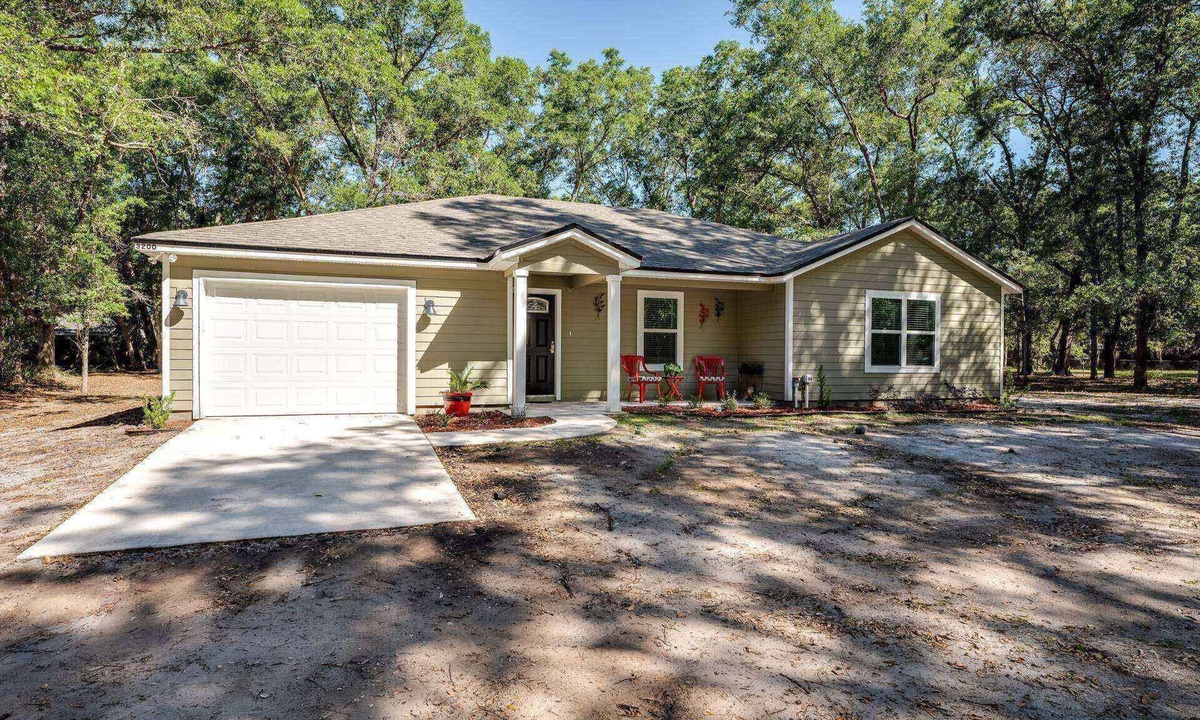 Lakeside House | 3BR Dog-Friendly Home w/Firepit & EV Charger Orange Park