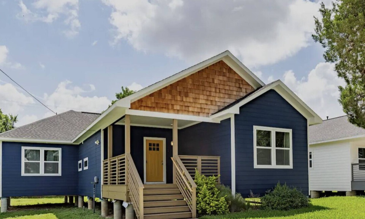 Greater East End House | 3BR Great Bungalow 1751! Medical Center, Stadiums!