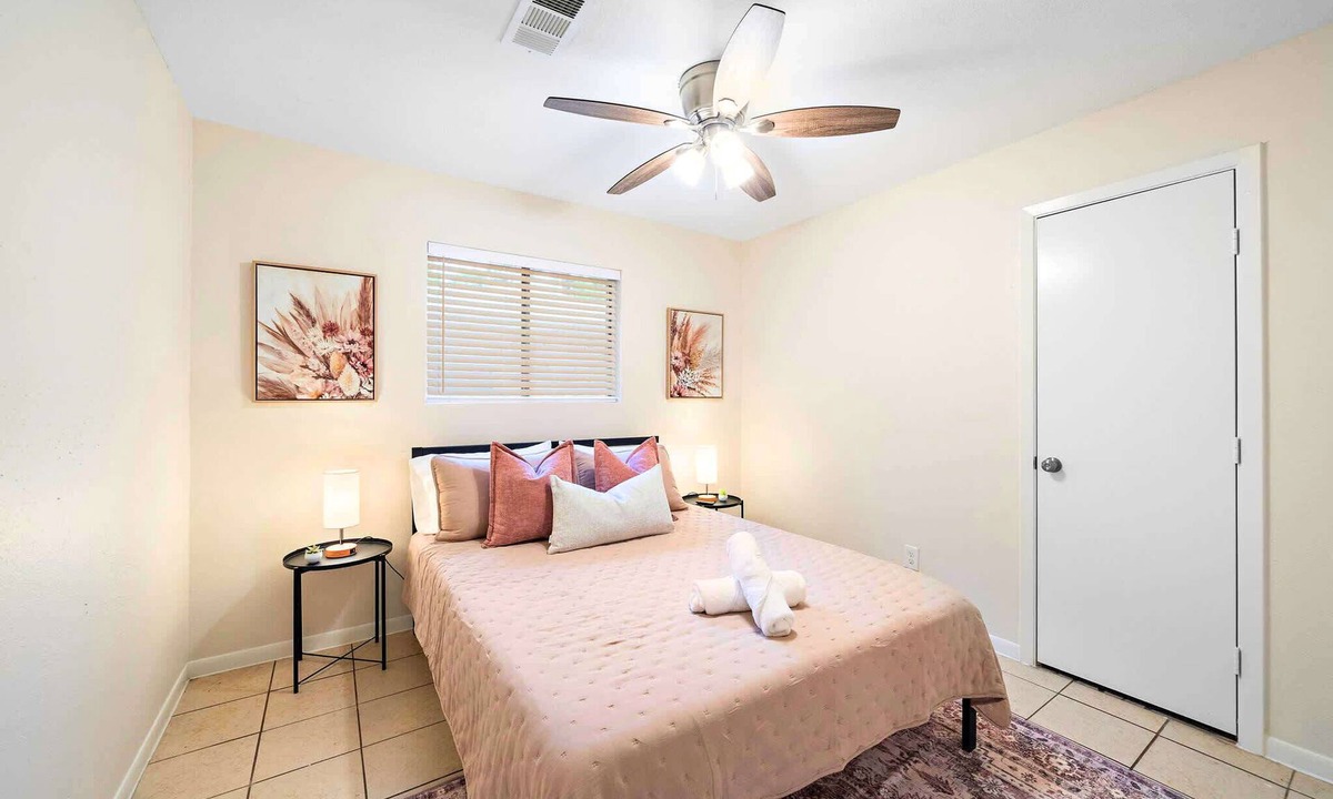 El Lago House | 3BR Seabrook Retreat: Near Kemah | NASA | Yard