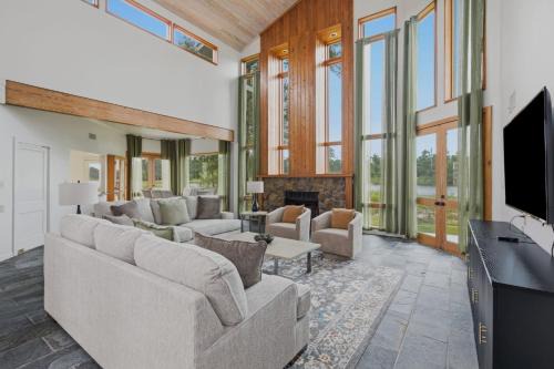 Lake Charles House | 4 Bedroom Waterfront Home