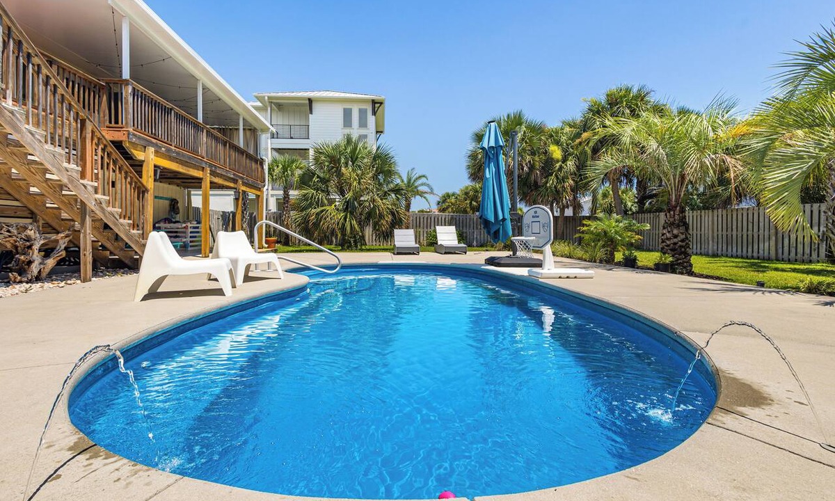 Toilla Segunda Condo | 4 Bedrooms | Sleeps Up to 15 | Private Pool | Game Room | Walk to Beach