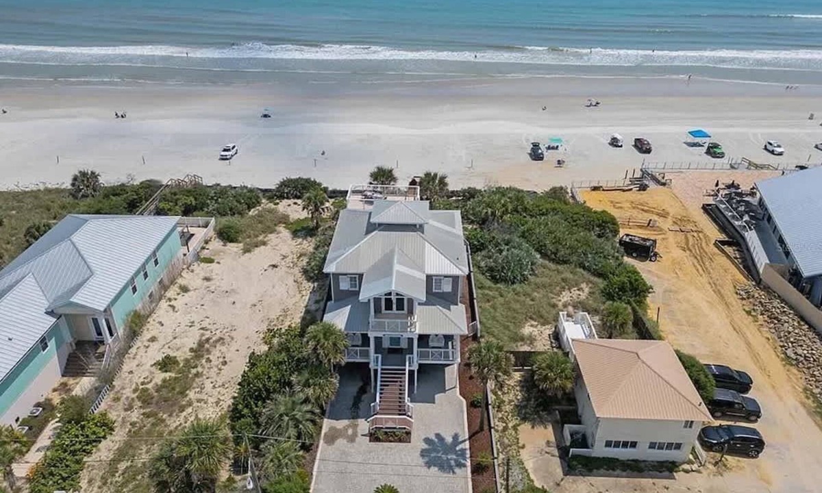 New Smyrna Beach House | 4+Bunk Rm - 4700sqft Beach House sleeps 16 - Elevator EV-Charger - Steps to sand