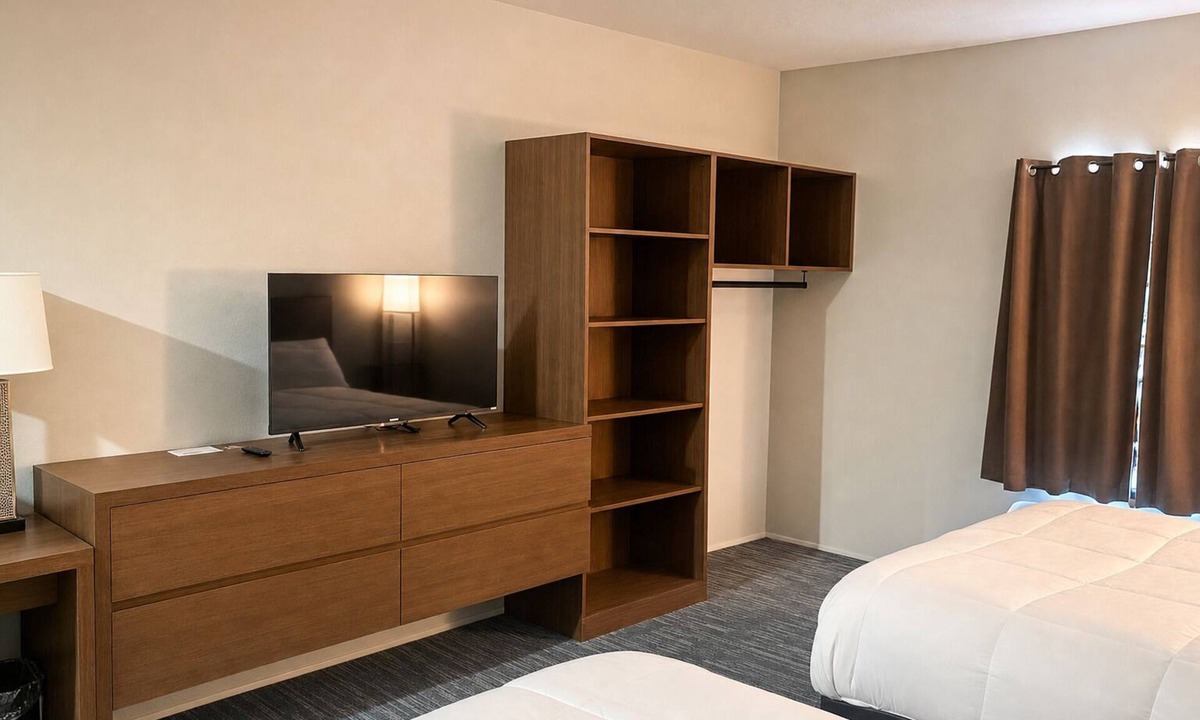 Sulphur Hotel | 4 Comfortable Family-Friendly Rooms – Free Parking & Nearby Attractions