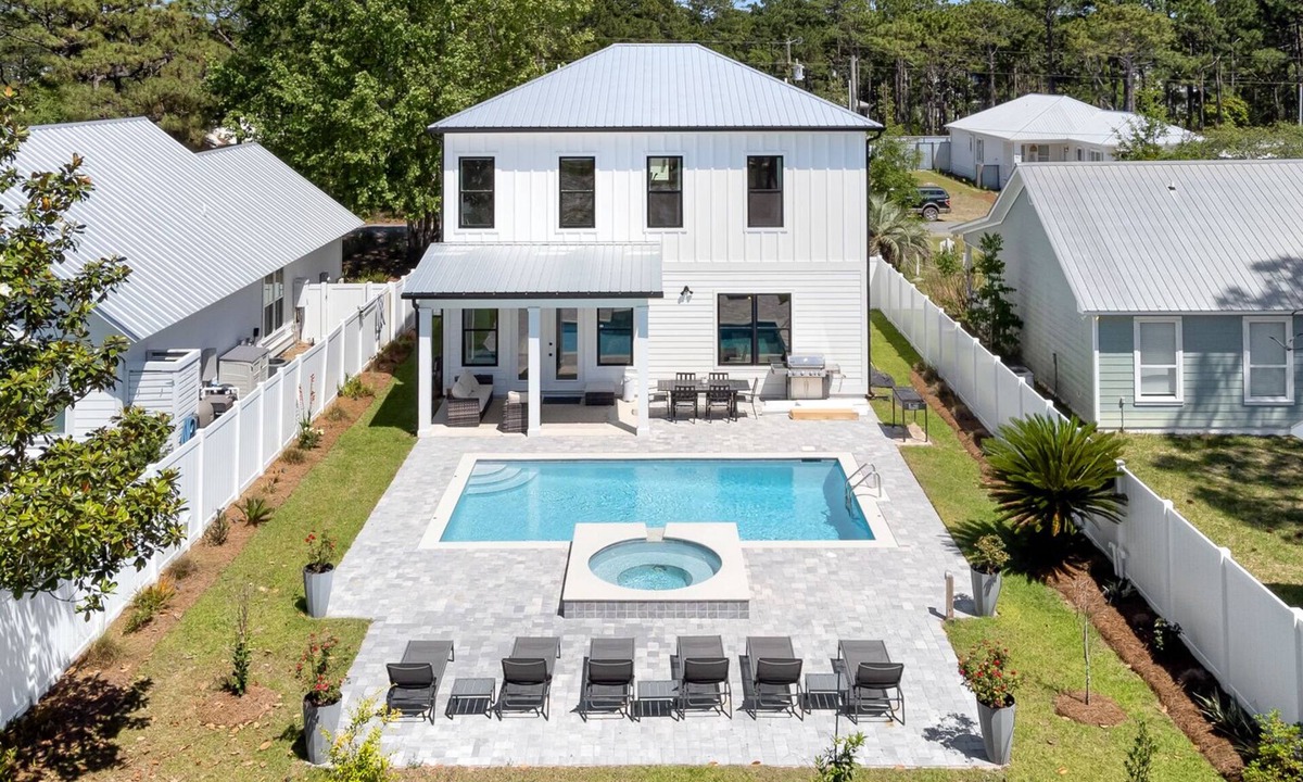 San Juan House | 4 Master Bedrooms - Large Private Pool With Spillover Spa