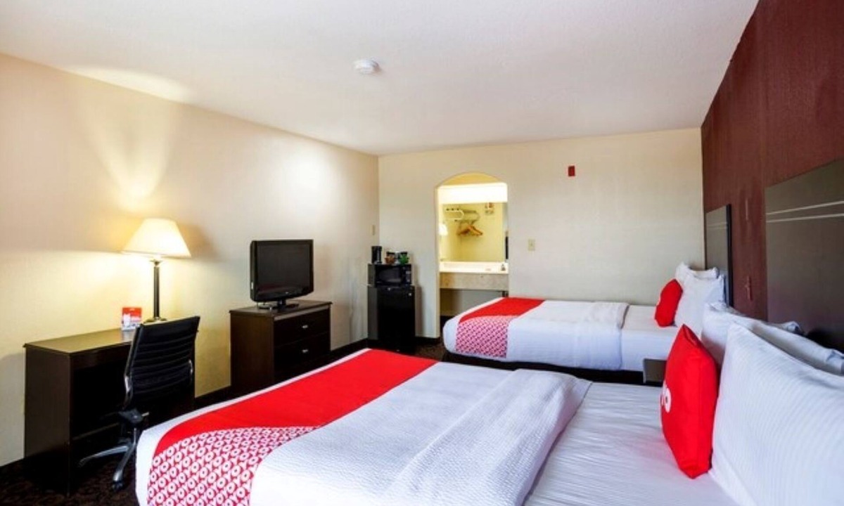 Port Allen Hotel | 4 Relaxing Rooms Conveniently Near LSU | Relax Close to Dining