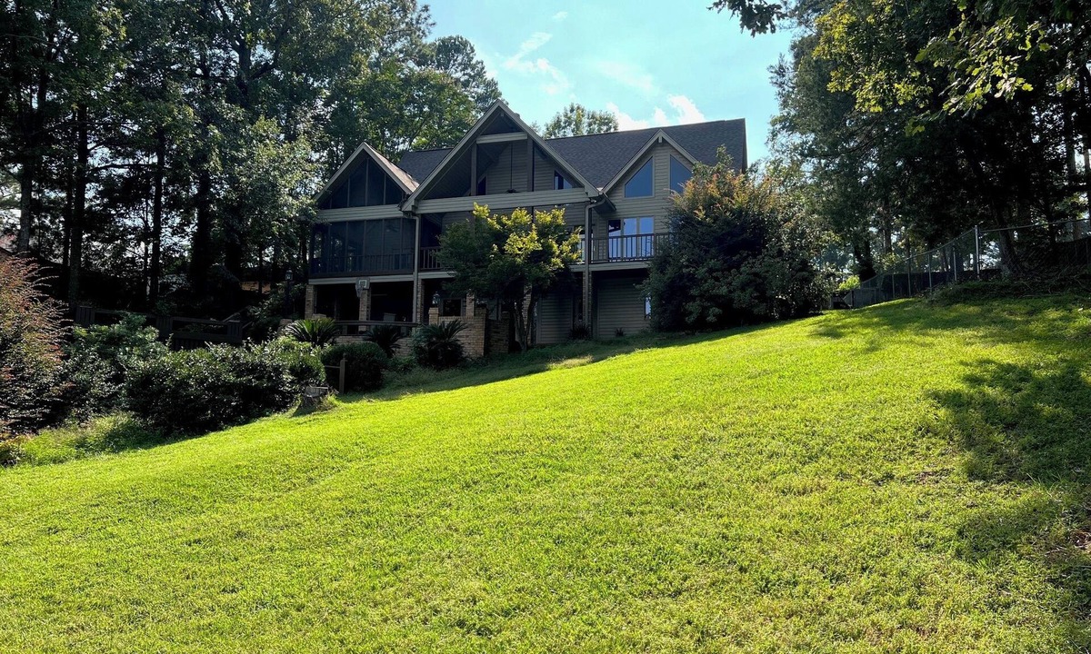 Fairbanks House | 4000 sq ft of Paradise on a Lake!