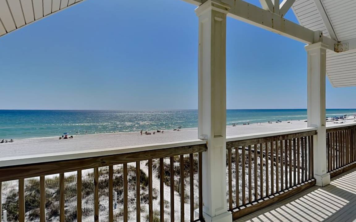 Crescent Beach House | 418 m² House ∙ 5 bedrooms ∙ 16 guests