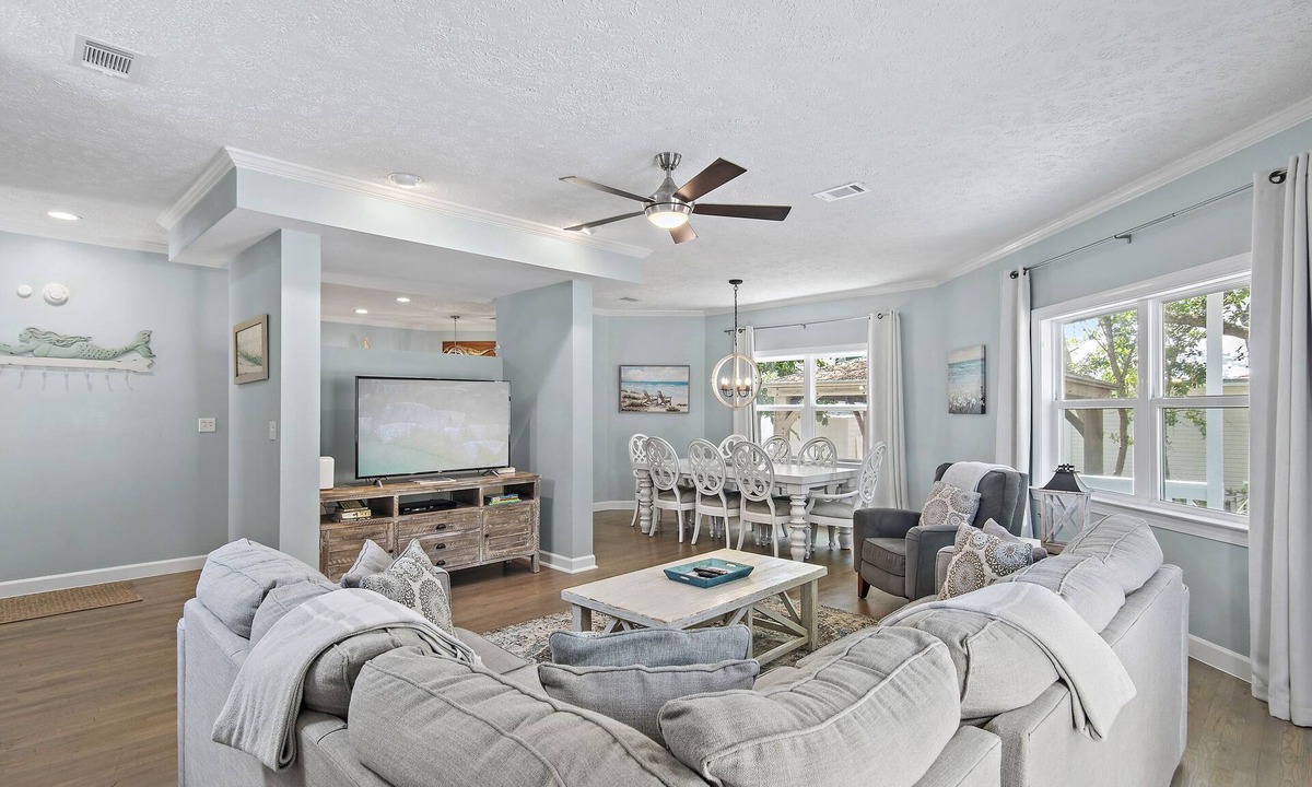 Clipper Cove House | 🏖4BR Beach Retreat-Community Pool-Walk to Beach-By the Ocean Blue🏖