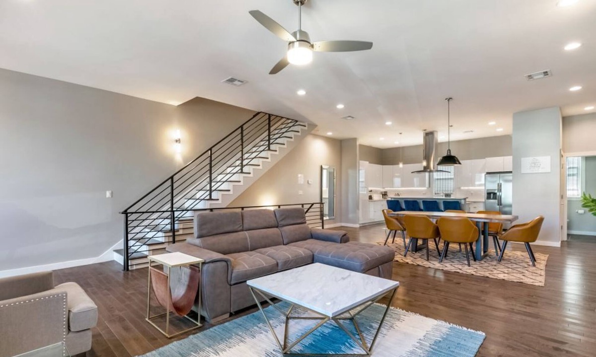 Mid-City House | 4BR Modern Townhouse in Mid City