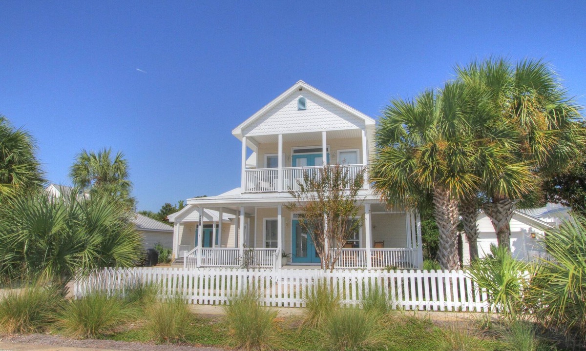 Clipper Cove House | 5 Bedrooms/4 Baths/Sleeps 14/5 minutes to the Beach/Steps to the Pool.