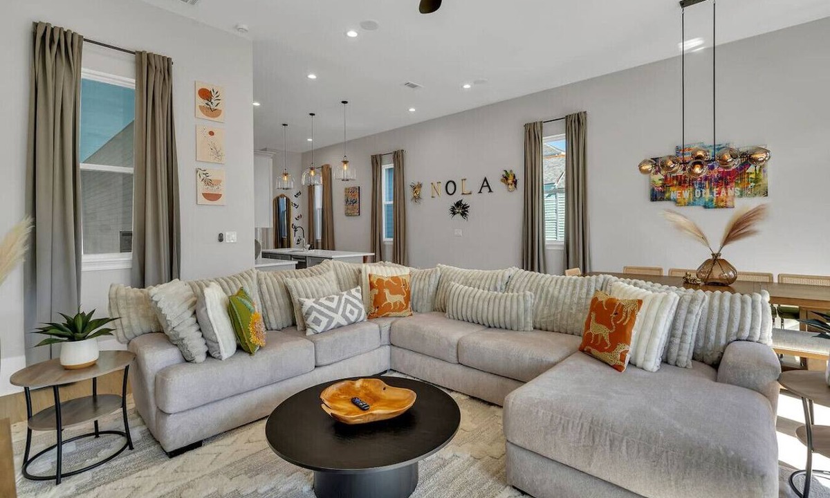Tulane - Gravier House | 5 BR, Minutes to French Quarter & Superdome - Pool