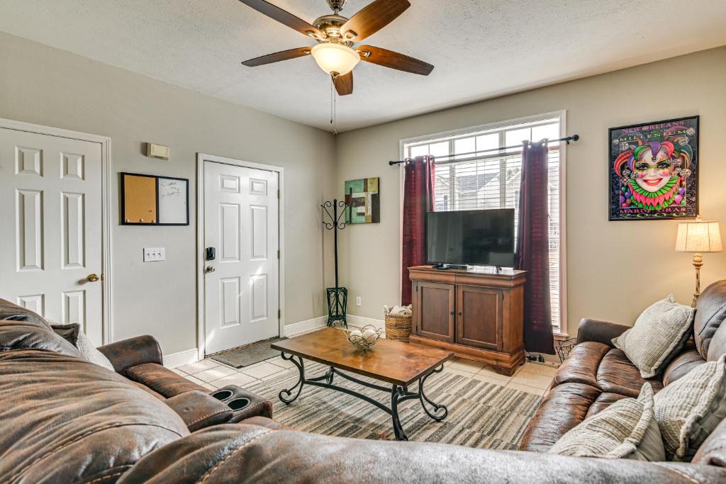Starkville House | 5 Mi to MSU! Spacious Townhome w/Private Patio