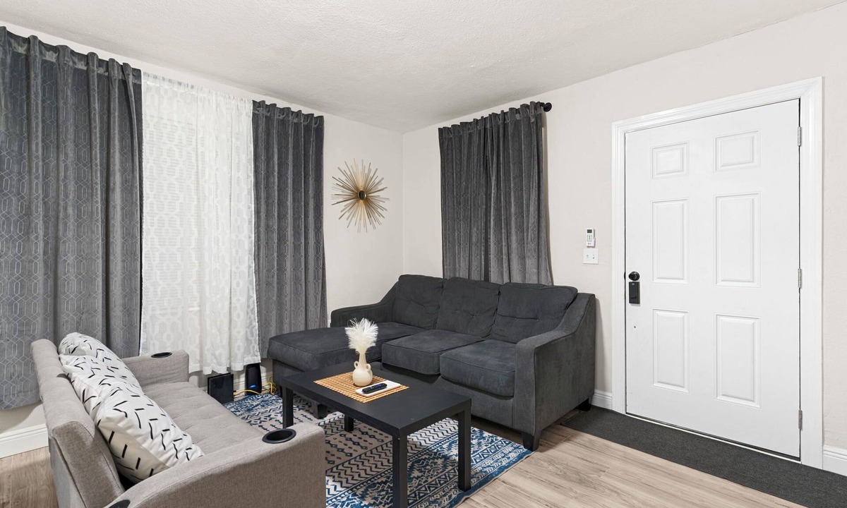 East Tampa House | 5 Miles From Downtown Tampa - 2 bedroom 2 bath