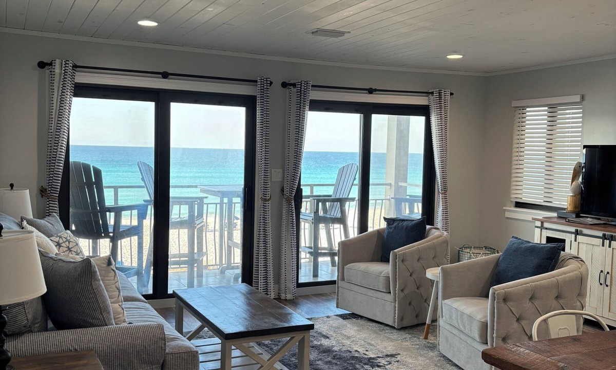 Crystal Shores Condo | 5 Stars : One bedroom + bunks + 2 bath on Private Beach