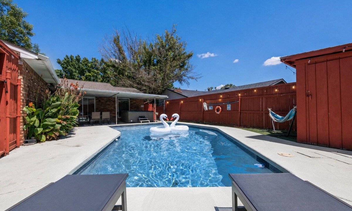 Rowlett House | 5BR w/Pool & Hot Tub Walk to Lake Ray Hubbard