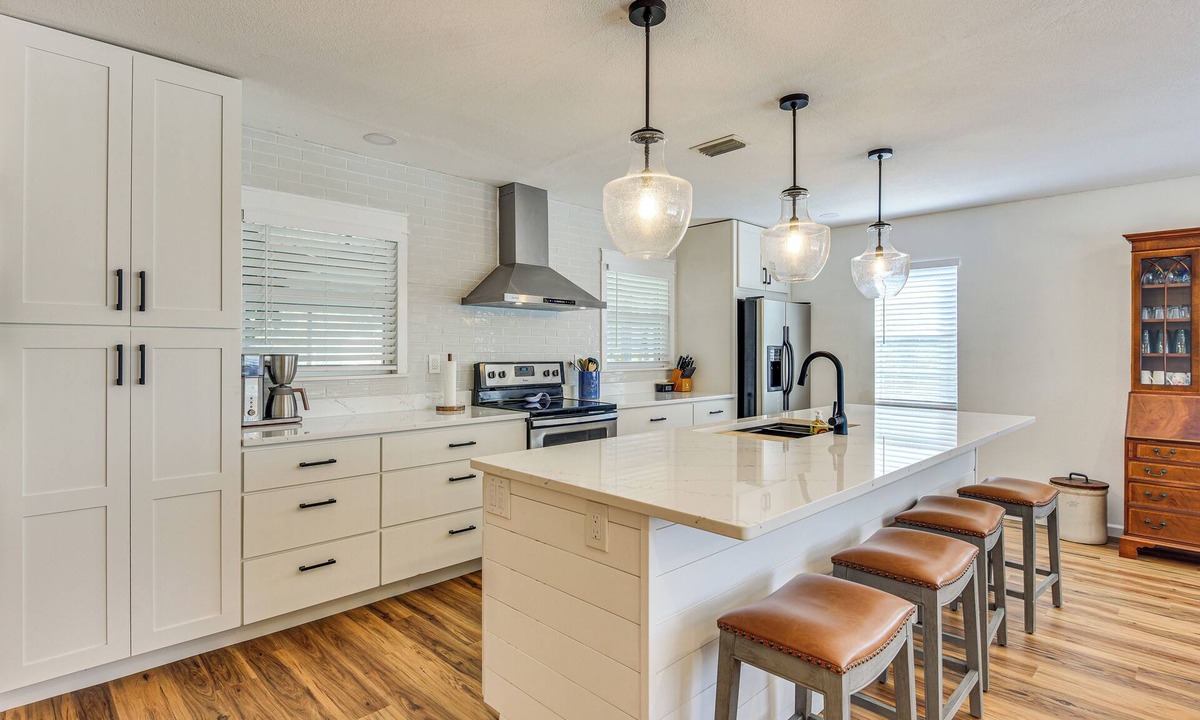 Bradenton Cottage | 6 Mi to Beaches: Modern Bradenton Getaway!