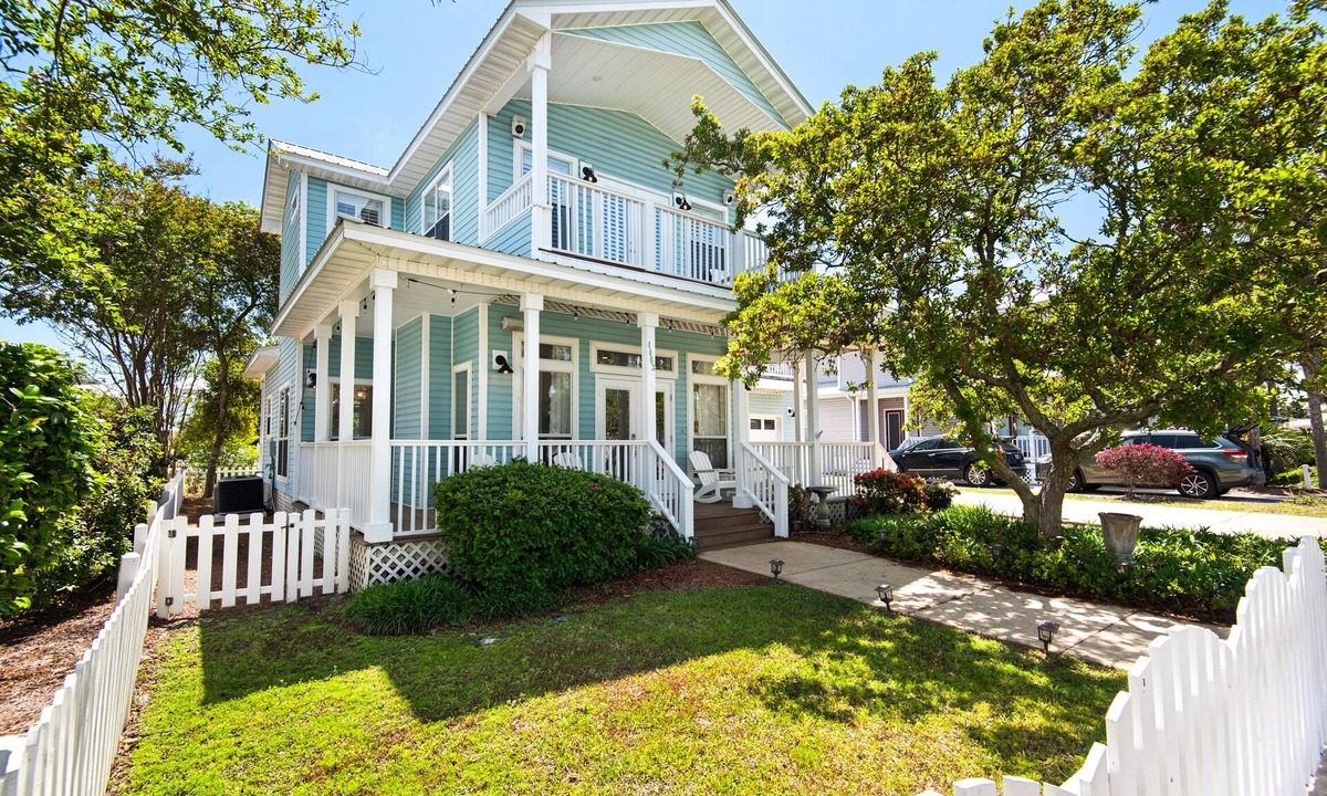 Clipper Cove House | ✨6-Seat Golf Cart-4 Blocks to Beach-Cozy Neighborhood-Two Friends from Colorado✨