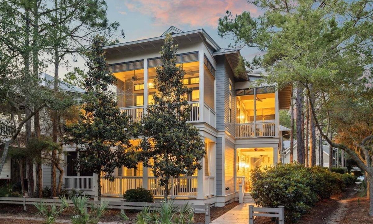 Watercolor House | 6-Seater LSV/golf cart, Bikes, & Carriage House! NEXT TO Camp WC, Pet Friendly!