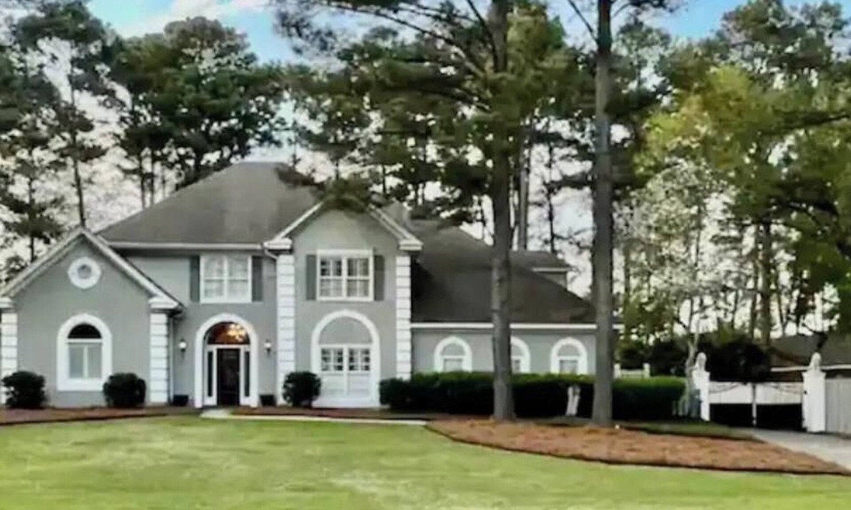Gunter Afs House | 6BR Executive Home in Gated Golf Community – Sleeps 12 – 30-Day Minimum Stay