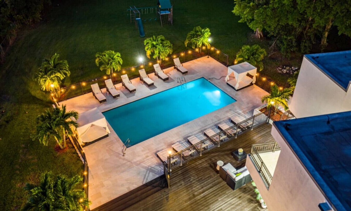 Plantation House | 8000sf Mansion/Heated Pool/Game Room