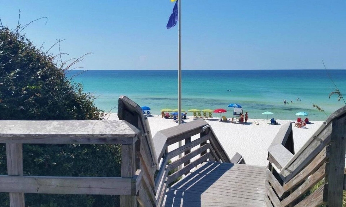 Gulfview Heights House | 880yds to Beach~Screened-in Deck~4 Bikes Included~3BR Barefoot Bungalow