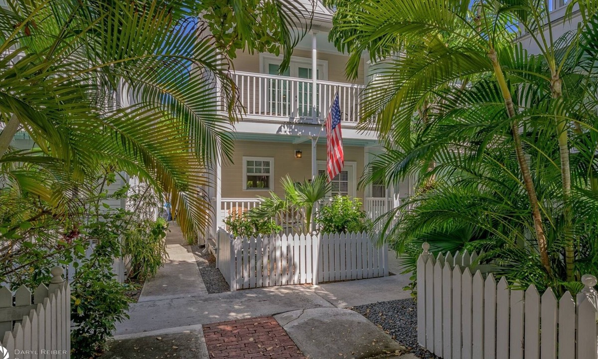 Bahama Village House | A Caribbean Alternative