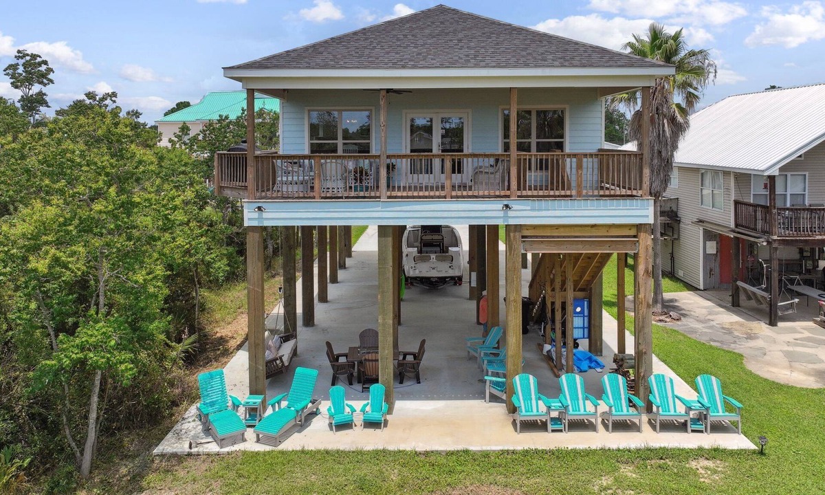 Shoreline Park House | A Little Piece of Heaven-Waterfront-Views-Firepit-Family Friendly