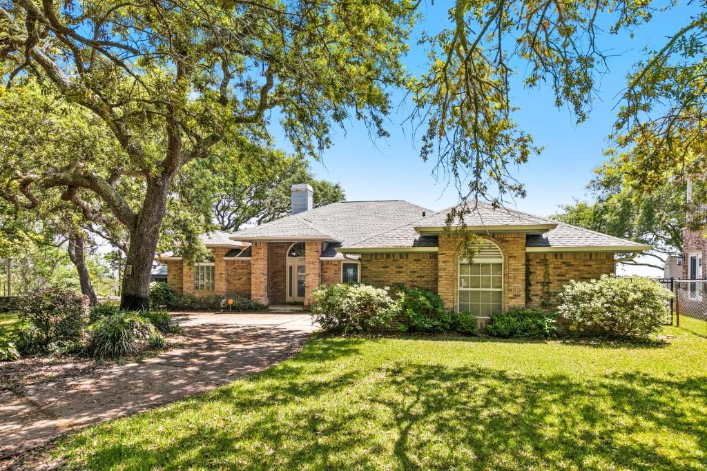 Navarre House | A Wave From It All