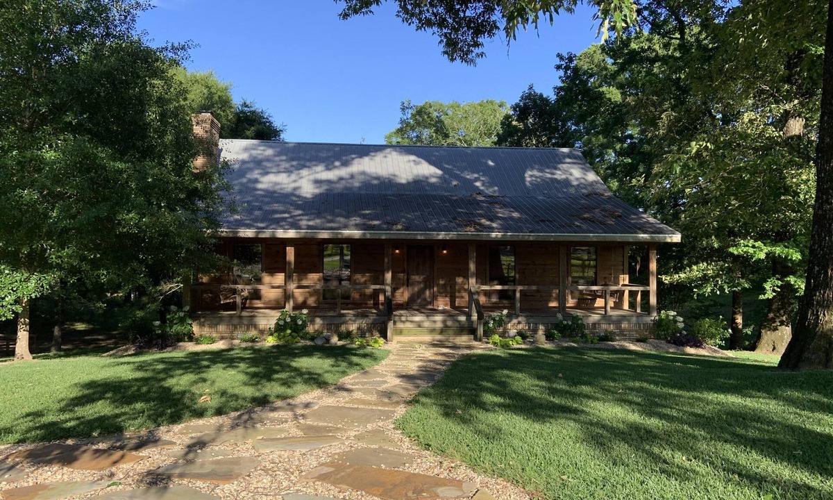 Eastabuchie Cabin | Acadian Farms Southern Farmhouse Cabin