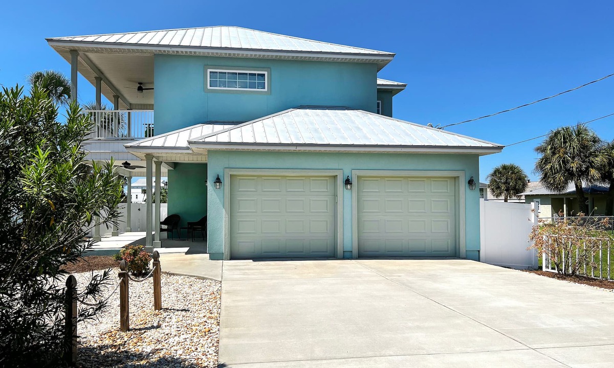 Laguna Beach Estates House | Across the street from the Gulf with in ground pool!