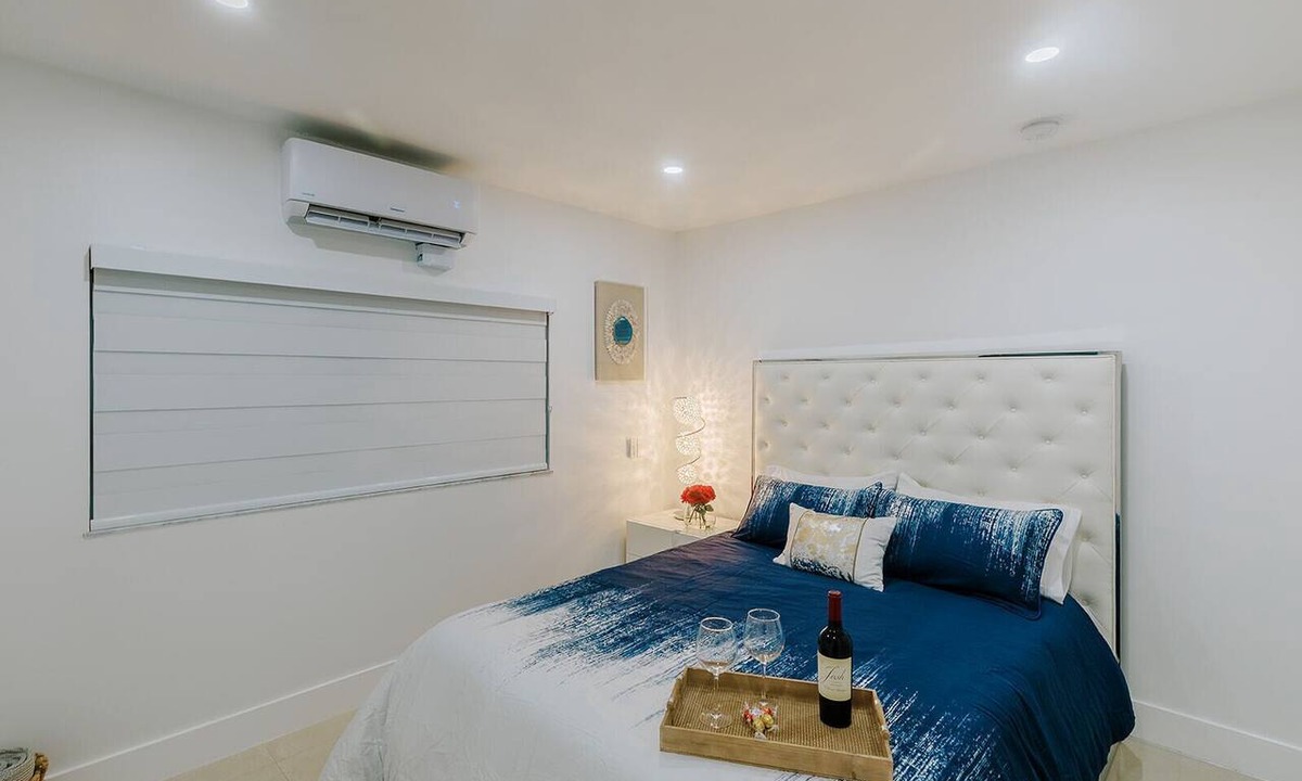 University Park Apartment | Adorable Studio