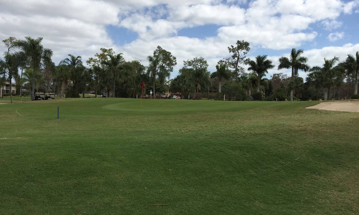 East Naples Condo | Affordable Luxury 2+2 Condo Lots of Amenities 2nd Fl. Near Everything
