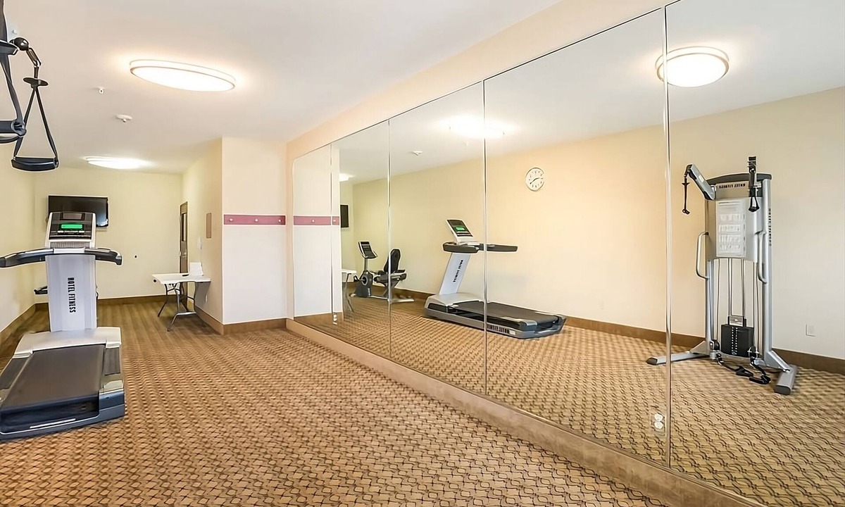 Saint Landry Hotel | Affordable Stay at Knights Inn Bunkie! 4 Units, Comes w/Free Bfast & Parking!