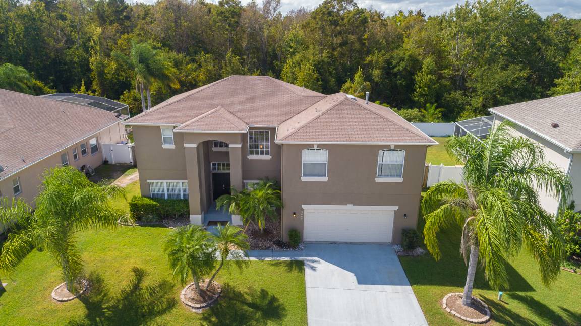 Crescent Lakes House | Afternoon Delight - 6BR Villa with Private Pool and Backyard