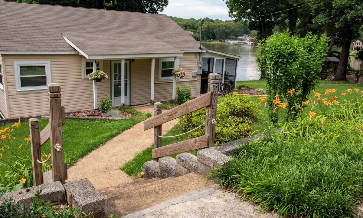 Muscle Shoals House | Ahhh, Relax in this Furnished, Clean and Quiet Lake House. Great 5 star reviews.