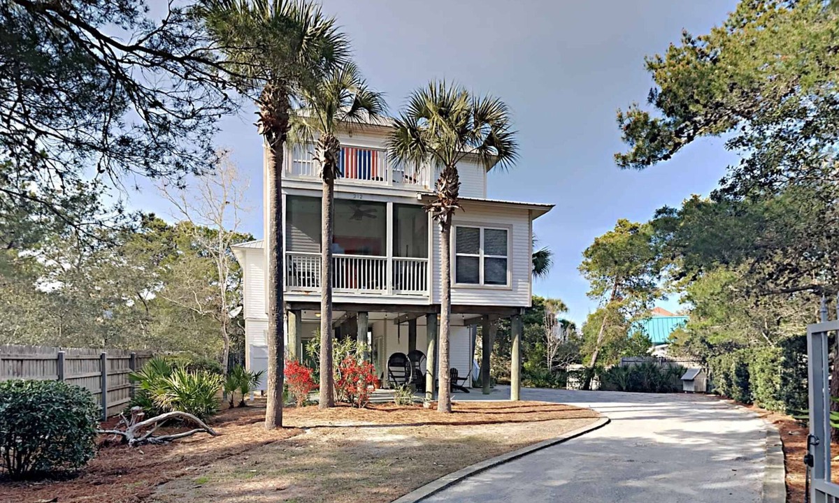 Lakeside at Blue Mountain Beach House | Aloha Sandy Bay | Incredible Beach Home!