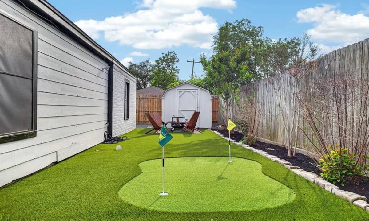 Sugar Land House | Amazing 4-bedroom, 3-bathroom house with tons of amenities in Sugar Land.