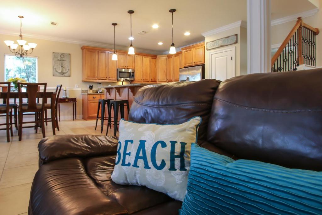 Villages of Crystal Beach House | Amazing 4 Bedroom Vacation Home in The Villages of Crystal Lakes