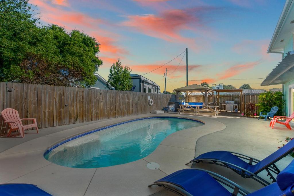El Centro Beach House | Anchors Away - Private Pool, Seasonal Hot Tub, Game Room, Walk to Beach, Pets OK