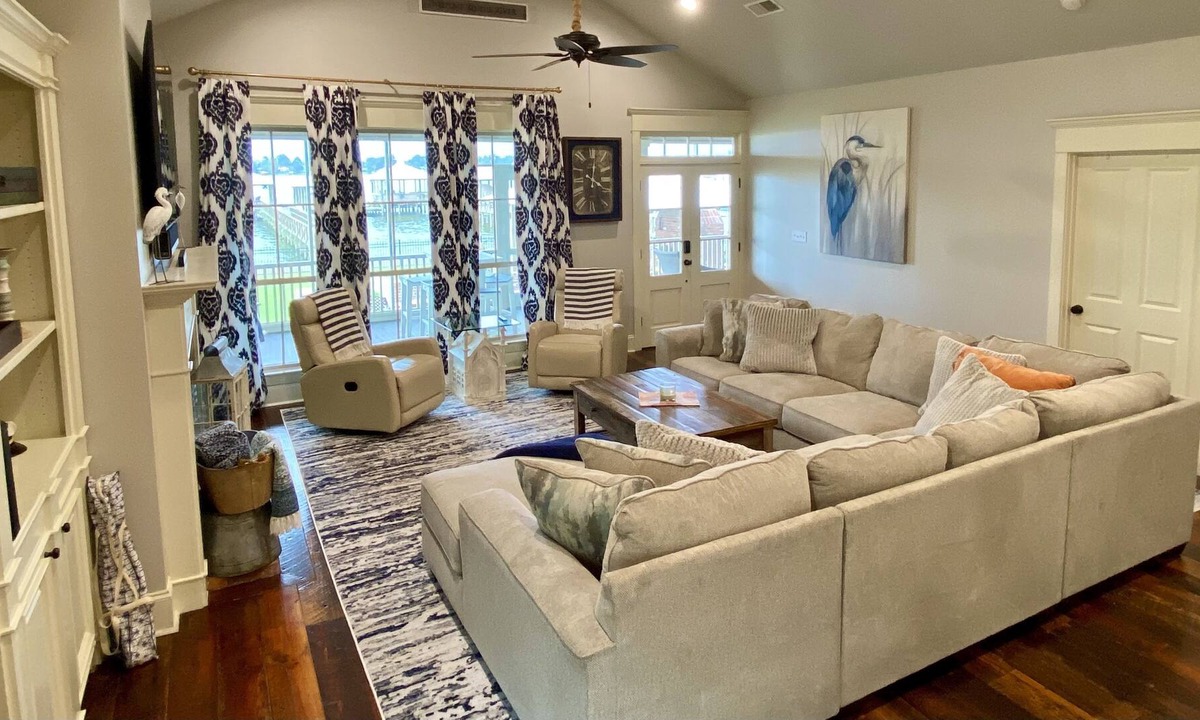 Ventress House | Anchors Aweigh~Family, Couples, Groups~Private Dock/Pier