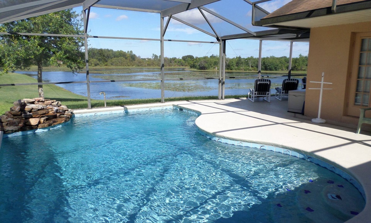 Orange Tree House | 🌴Antigua Lake View Villa with Peaceful Pool & Waterfall. Near Disney Free WiFi.
