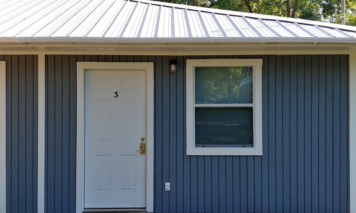 Milam Apartment | Apartment 3 - 2760 Carters Ferry Road Milam Texas. Free Ice !