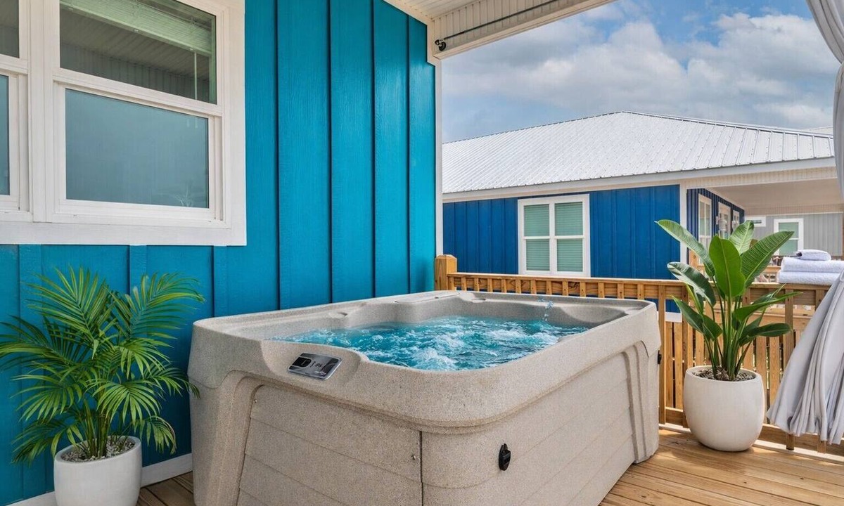 Dauphin Island House | Aqua Pearl | July 25th. reduced rate, reduced night minimum. Pool